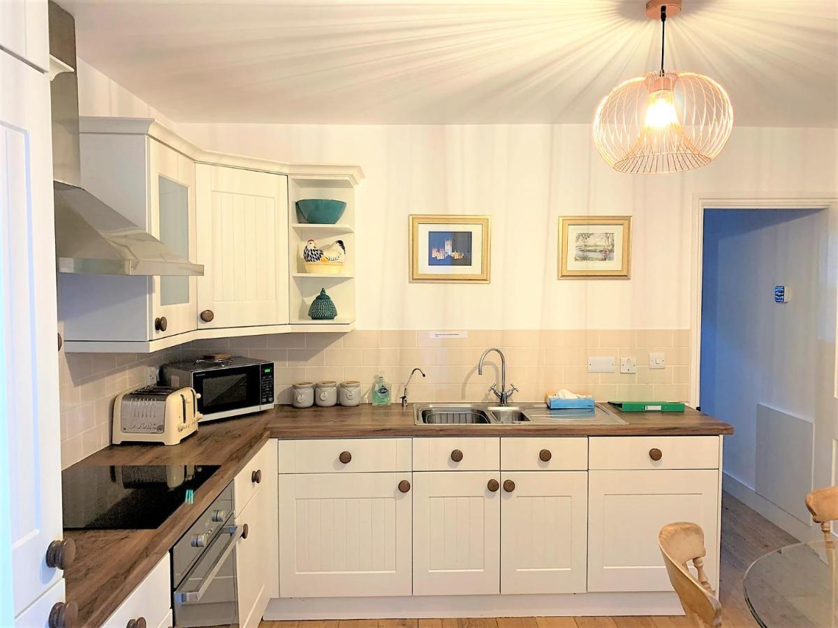 Riverside Channel5: Sunny Canterbury Cottage with Free Parking Exterior photo